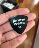 PLUMILLA JIMMY WESS MEDIUM NEGRO ESCUDO