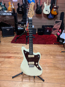 GUITARRA ELECTRICA TAGIMA TW61 JAZZ MASTER BLANCA GOLPEADOR VINO